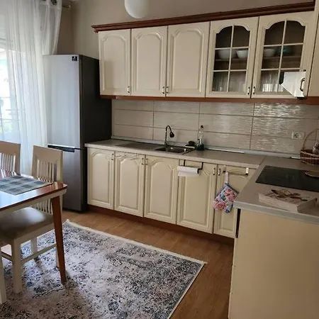 Cosy, Centrally-located Flat ティラナ